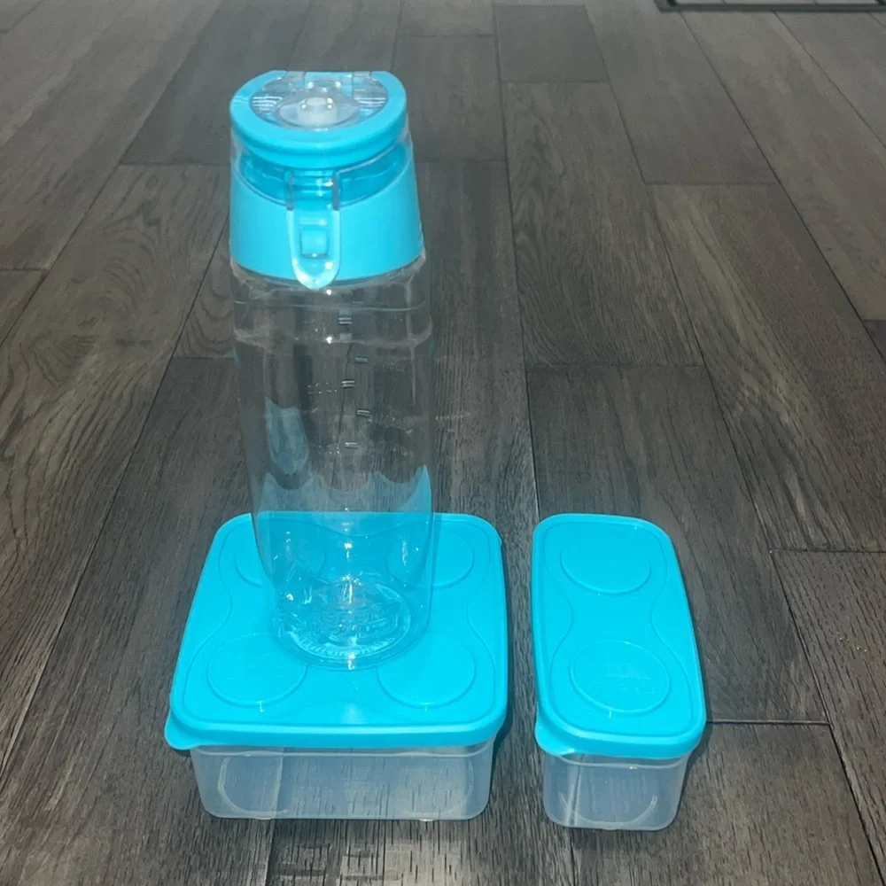 NWOT arctic zone pro bundle 2 Tupperware and matching water bottle